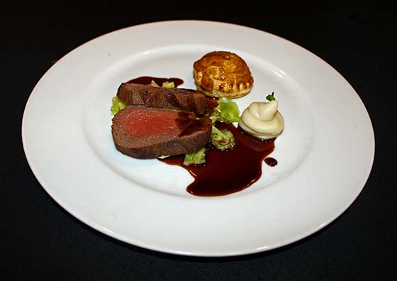 Hindefilet met wilde paddenstoelen en pastinaakpuree